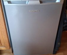 beko undercounter fridge freezer