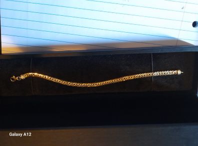 Gold  chain / bracelet