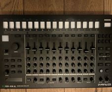 Roland TR8S