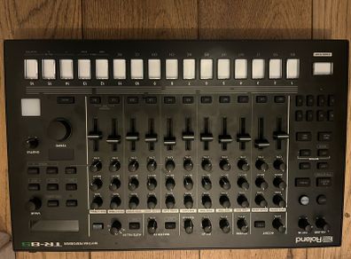 Roland TR8S