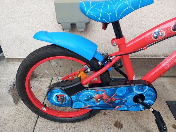 Kids spiderman bike size 16 inch wheels