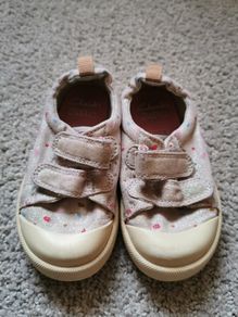 Girls Clarks shoes size UK 5G