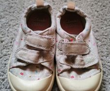 Girls Clarks shoes size UK 5G