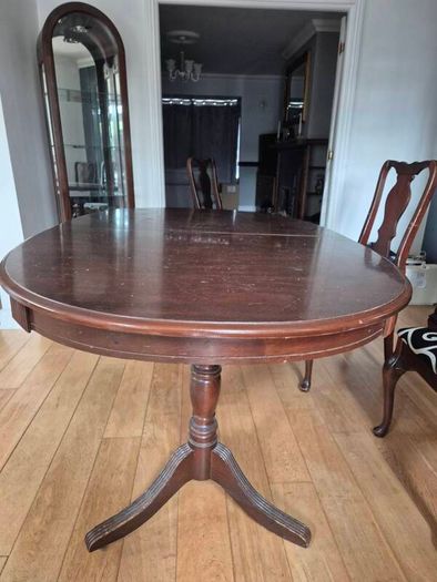 crystal cabinet, table with chairs