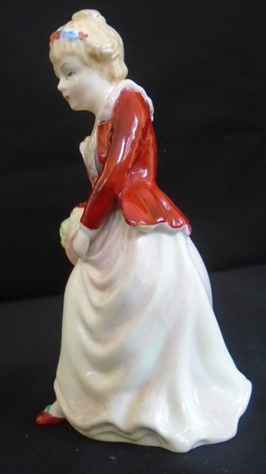 Paragon Ware/Royal Doulton Flower Girl Figurine