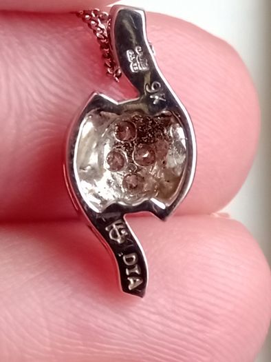 9 carat white gold 18'' diamond pendant necklace