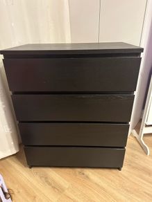 chest of drawers