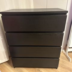 chest of drawers