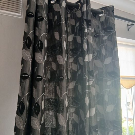 90x90 curtains and 4 cushion covers to match 17x17