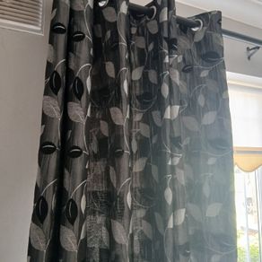 90x90 curtains and 4 cushion covers to match 17x17