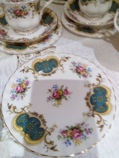 Vintage Royal Albert " Berkeley"  22 pieces Tea Set Fine Bone China