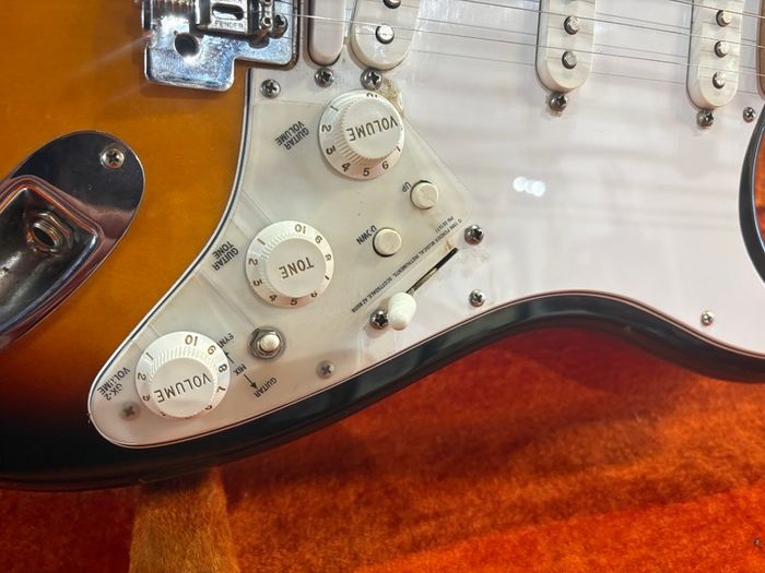 Fender Standard Roland Ready Stratocaster Sunburst 2003