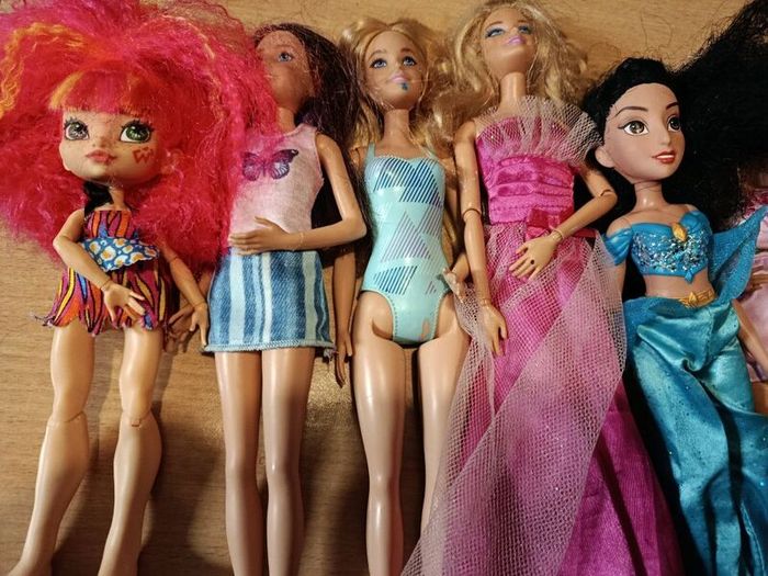 Barbie dolls bundle