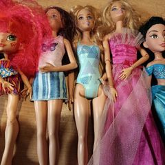 Barbie dolls bundle