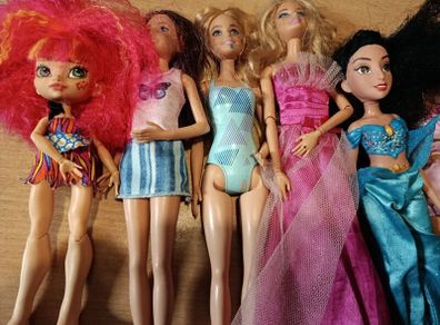 Barbie dolls bundle