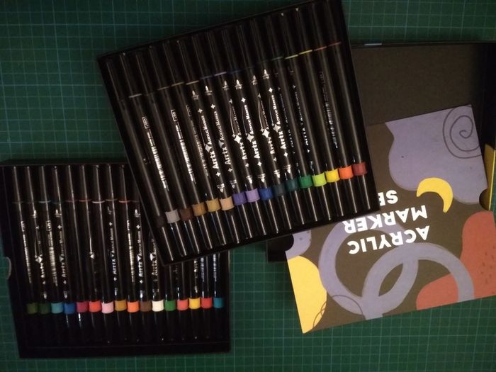 32 Acrylic marker set for fabric, metal, ceramic, stone, wood, paper etc