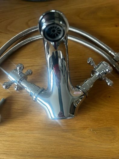 Bathroom Tap - Kingsbury Mono Basin Mixer