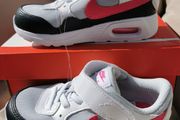 Girl's NIKE runners NEW size UK 8.5