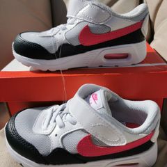 Girl's NIKE runners NEW size UK 8.5