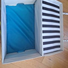 Toy storage box