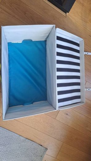 Toy storage box