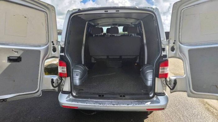 Volkswagen transporter T5 Long wheelbase Crew Cab