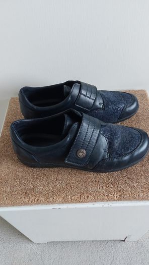2 pairs of ladies 'easy b' shoes size 40