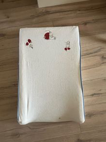 Ikea Vadra Changing Mat (Including 6 covers)