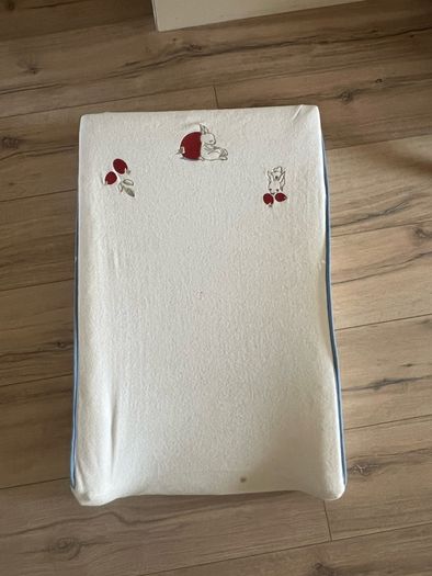 Ikea Vadra Changing Mat (Including 6 covers)