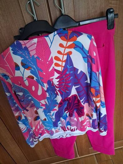 New Gerard Top Size 12 with matching Robell Ankle Grazer Pants