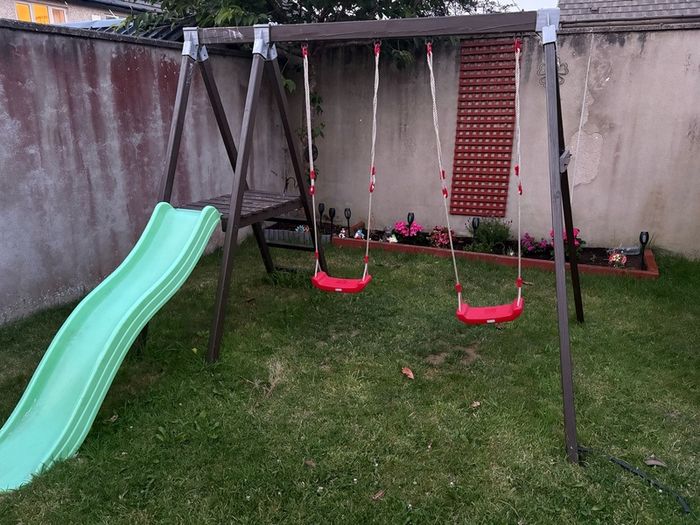 Double swing set with slide.