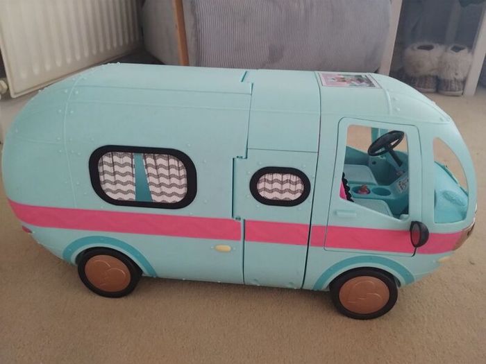 LOL campervan plus dolls