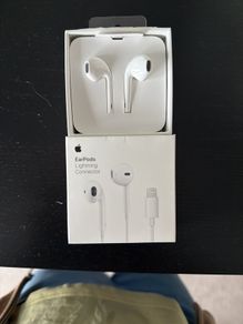 Apple EarPods (Lightning Connector) Brand New Open Box
