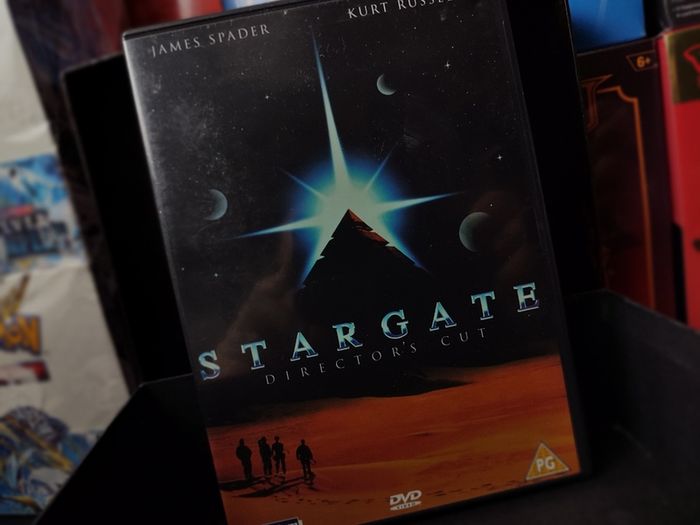 Stargate ! DVD ! Director's Cut ! Sci-Fi ! 2001 ! Kurt Russell !
