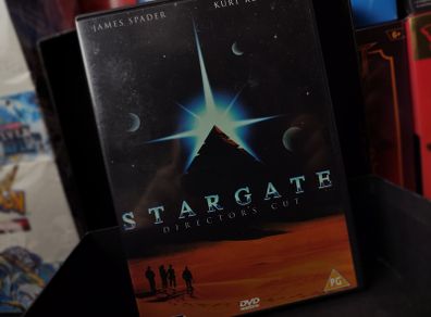 Stargate ! DVD ! Director's Cut ! Sci-Fi ! 2001 ! Kurt Russell !