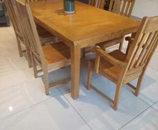 Large Extending Solid Oak Table and 6 Chairs