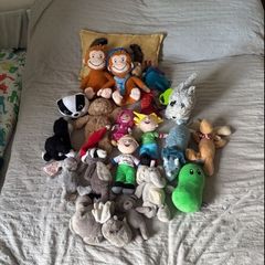 Bundle of soft toys
