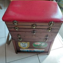 Vinatge fishing box with some accessories inside