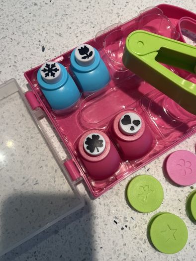 Paper punch & Embossing stamp set - excellent condition