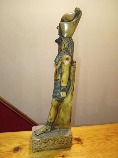 egyptian statue