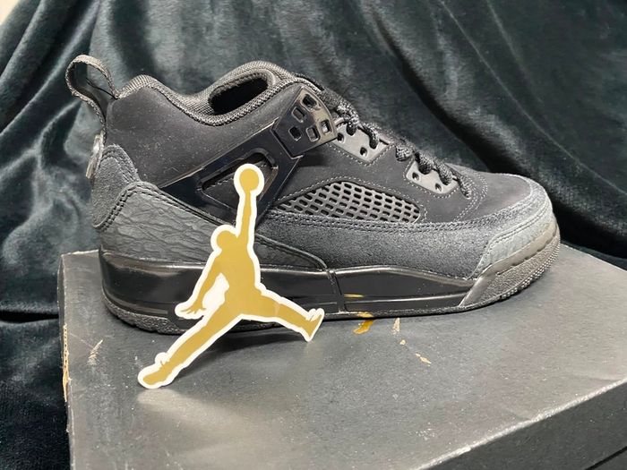 NIKE Jordans