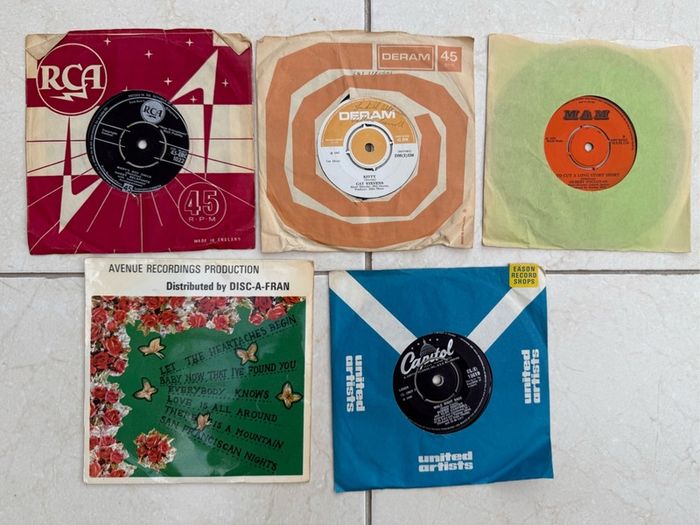 Vinyl bundle of 45rpm's including Cat Stevens, Gilbert O'Sullivan and Harry Belafonte