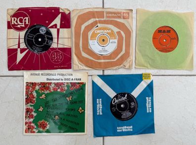 Vinyl bundle of 45rpm's including Cat Stevens, Gilbert O'Sullivan and Harry Belafonte