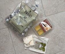 2x wax melts and bag of tealight candles