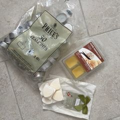 2x wax melts and bag of tealight candles