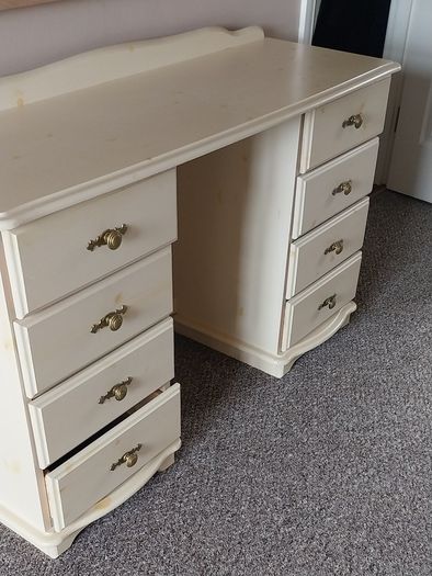 dressing table