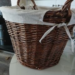 Wicker log basket with liner