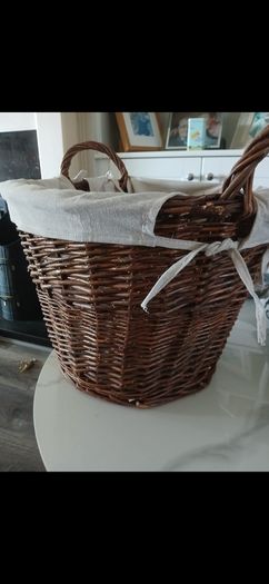 Wicker log basket with liner