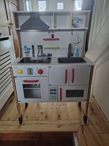 play kitchen