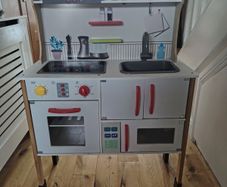 play kitchen